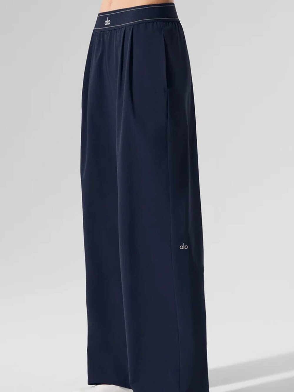 Never Worn Navy ALO Yoga Suit Up Trouser (Regular 30" Inseam)🎉 - Picture 8 of 9